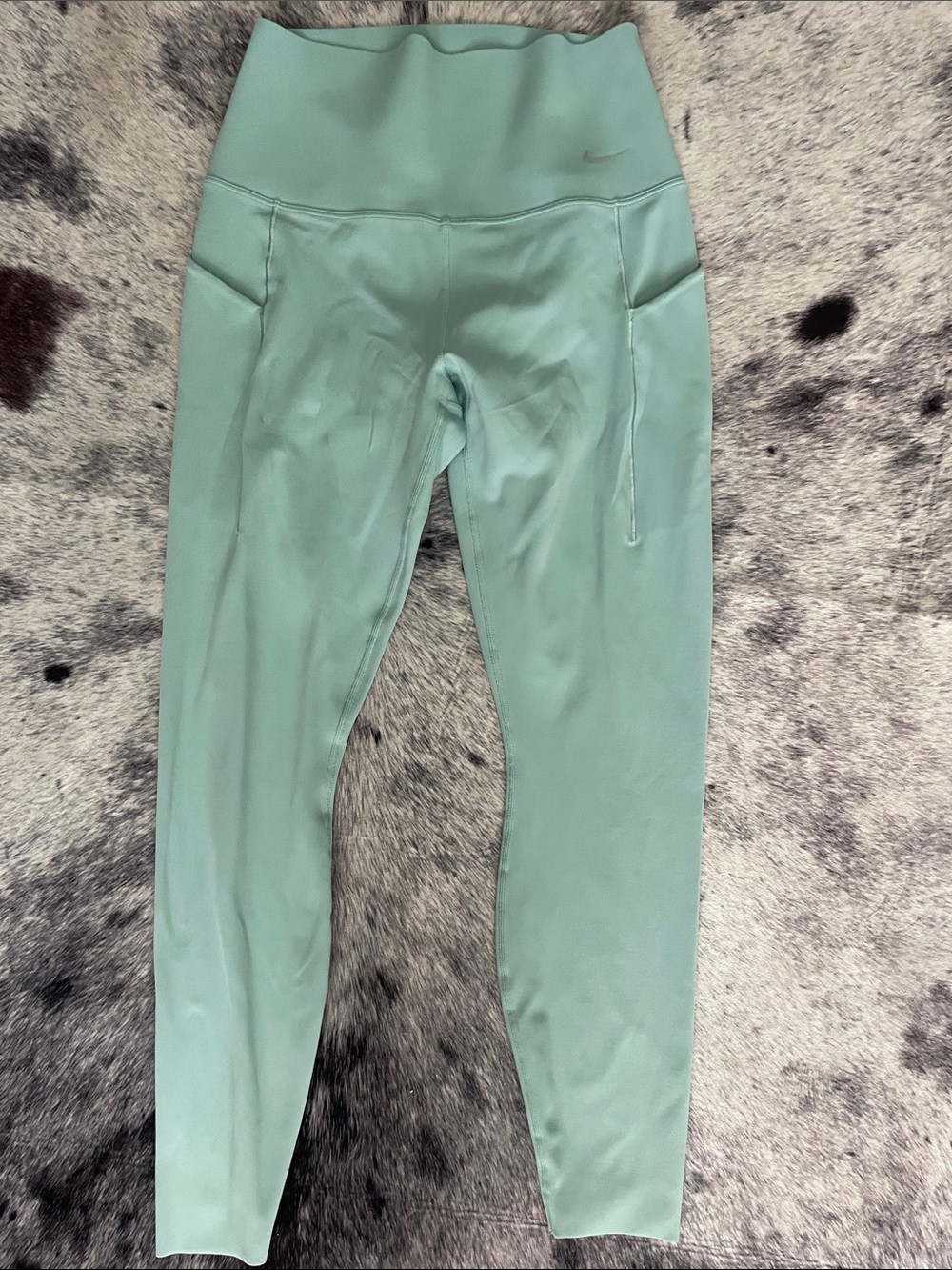 Nike Mint Green High-Rise Leggings with Side Pockets